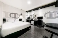 Hotel Box