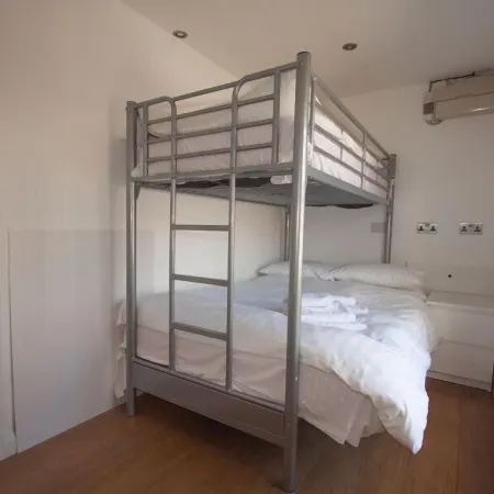 Just B - Apartment 4