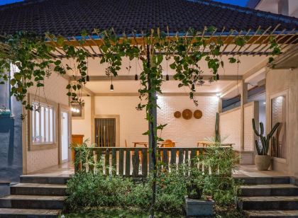 ベラワ ディニ ゲストハウス