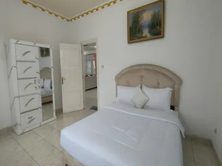 Villa Kota Bunga Anyelir Отели в г. Sukaresmi