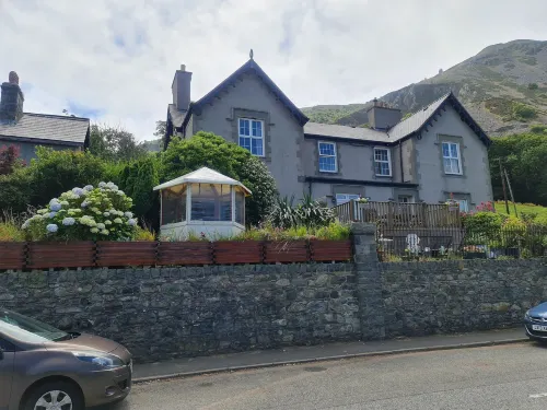 4Br Stunning Sea View Escape-Near Snowdonia & Coastal Trails فنادق في Penmaenmawr