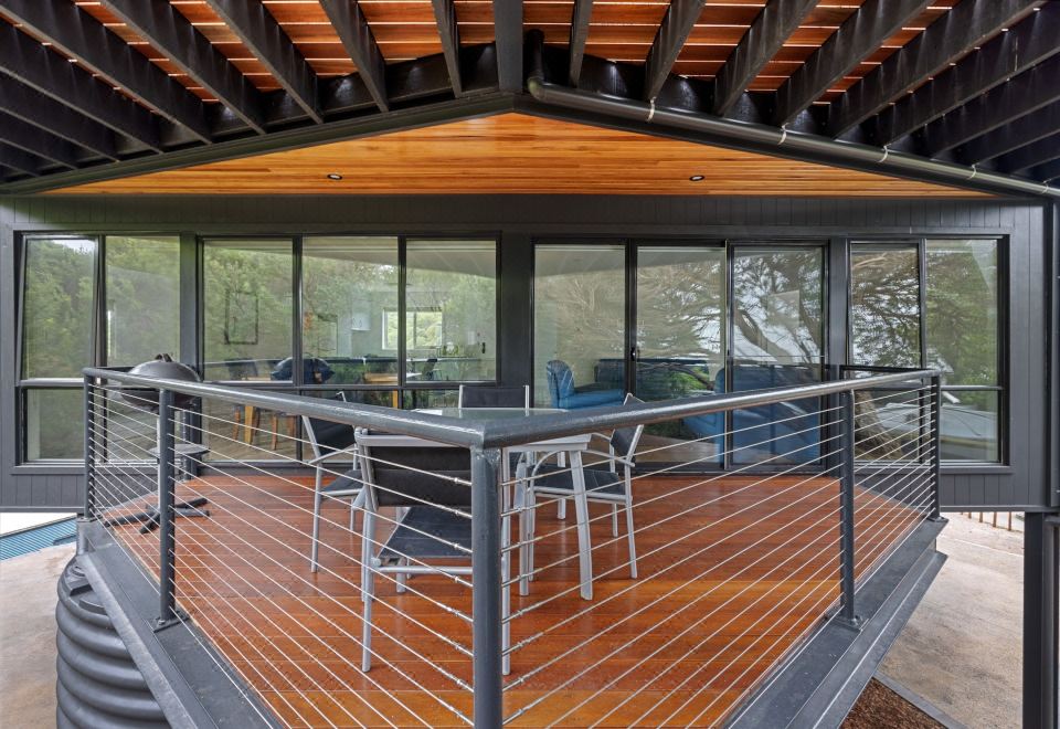 샌디 포인트 비치 이스케이프 내부 거실