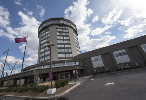 Crowne Plaza 薩德爾布魯克 - 會議中心 - 酒吧