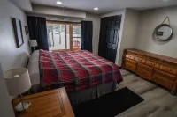 Full Log Home On Private Lake Close To Town, Snowmobile Trails, & Golf Course Hotels in Mercer