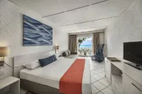 Astroea Beach Hotel Các khách sạn ở Blue Bay