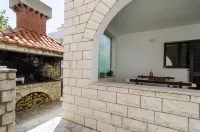 Cina Apartments Hotels in Cavtat