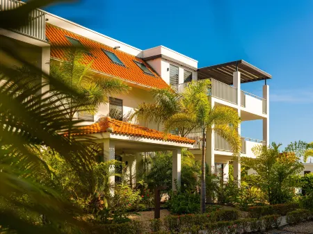 Resort Bonaire Отели рядом с достопримечательностью «Pekelmeer, Flamingo Sanctuary»