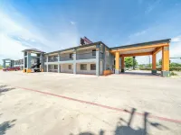 Super 8 by Wyndham San Antonio/Riverwalk Area Hotels near Comanche Park