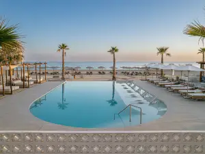 이페리온 비치 호텔