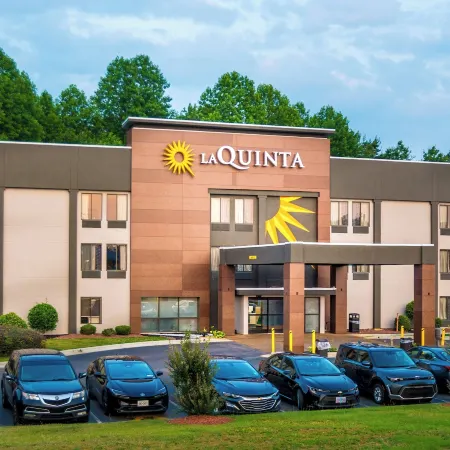 La Quinta Inn & Suites by Wyndham Fayetteville I-95