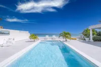 La Perla Bianca - 1 Br Beachfront Luxury Villa Offering Utmost Privacy - Homestays