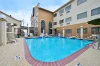 Quality Inn & Suites - Pools