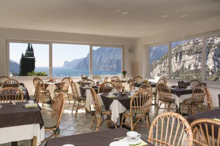 Hotel Isola Verde Отели рядом с достопримечательностью «City Library Bruno Emmert Arco»