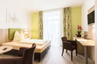 Wasmayr Hof Hotels in Altdorf