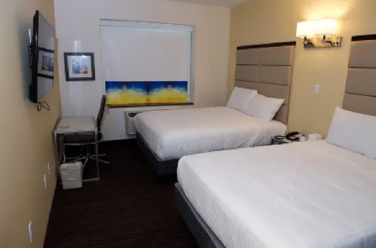 7 Days Hotel Các khách sạn gần Montefiore Medical Wellness Center