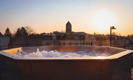 Home Hotel Slottsparken Отели в г. Линкопин