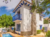 Blue Castle GuestHouse Hotels near Malaga Centro