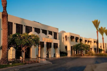 Sentido Reef Oasis Aqua Park Resort Отели рядом с достопримечательностью «Мечеть Аль-Сахаба»