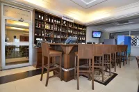 Nobila Airport Hotel - bar