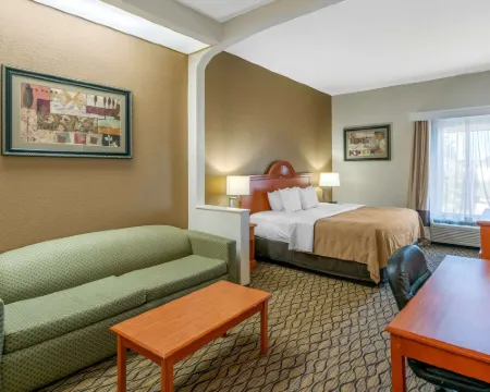 Quality Inn & Suites - Jefferson City Hotels in Cole County