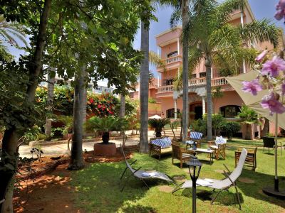 Lhostel