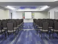 Holiday Inn Express & Suites MISSISSAUGA-TORONTO SOUTHWEST by IHG Hotels near Erindale