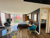 Contemporary Waikiki Beach Condo with Rooftop Pool, Superb Shopping and Dinning
