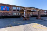 Motel 6 Troy, IL