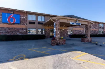 Motel 6 Troy, IL