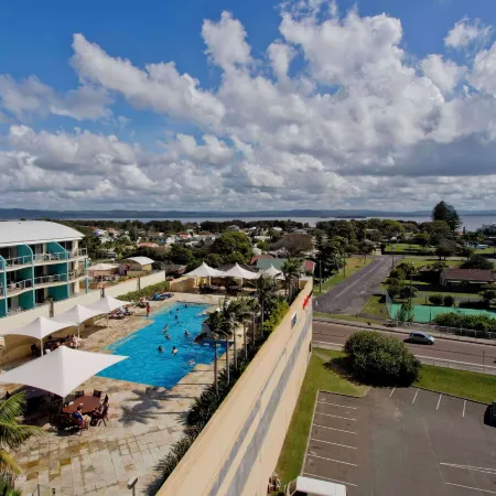 Oaks the Entrance Waterfront Suites
