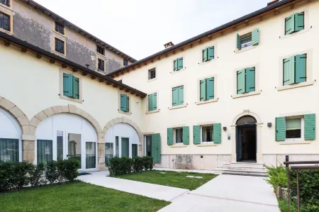 Hotel Villa Moron Отели в г. Неграр