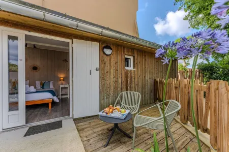 Hôtel le Grain de Sable Отели рядом с достопримечательностью «Palm'Arès»