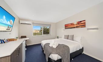 Carlton Suites