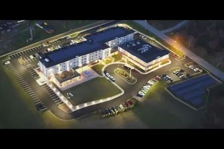 Wyndham Newport Hotel Отели рядом с достопримечательностью «Терд Бич»