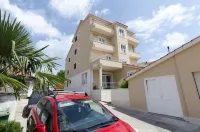 Apartments Danica - Parkplatz