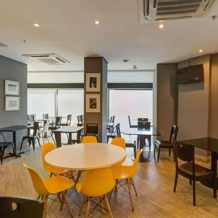 Rio Design Copacabana Hotel Отели рядом с достопримечательностью «Пляж Арпоадор»
