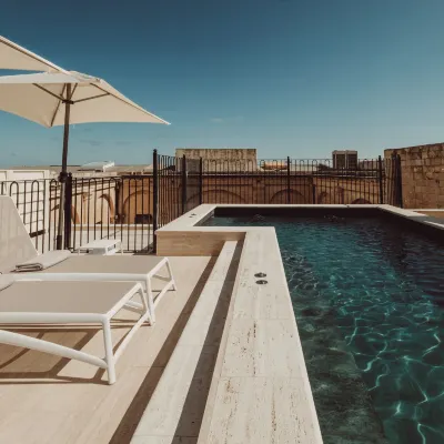 سان كارلو هوتل Hotels near المتحف الوطني للحرب - فورت سانت إلمو