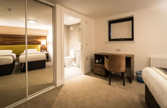 利文斯頓洛奇酒店