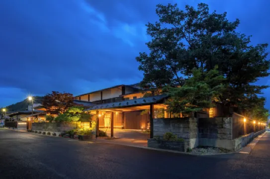 Hohoemino Kuyufu Tsuruya