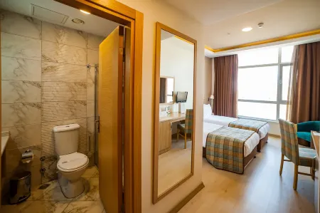 Tzob Otel
