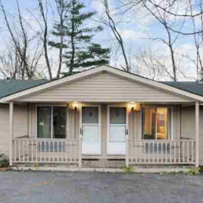 First Canada Hotel Cornwall Hwy 401 on Hotel Exterior