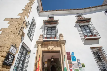 Hotel Soho Boutique Palacio San Gabriel Отели рядом с достопримечательностью «Arco de Felipe»