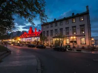 Hotel Manoir Morgan Hotels near King Louis XIV Statue