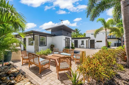 Haley's at Anna Maria Island Inn Отели рядом с достопримечательностью «Alvin's Island - Holmes Beach #753»