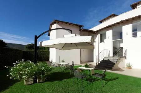 Hotel Villa Smeraldo Отели рядом с достопримечательностью «La Feniglia»