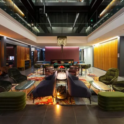 East Hotel and Apartments Hoteles cerca de Centro comercial Kingston