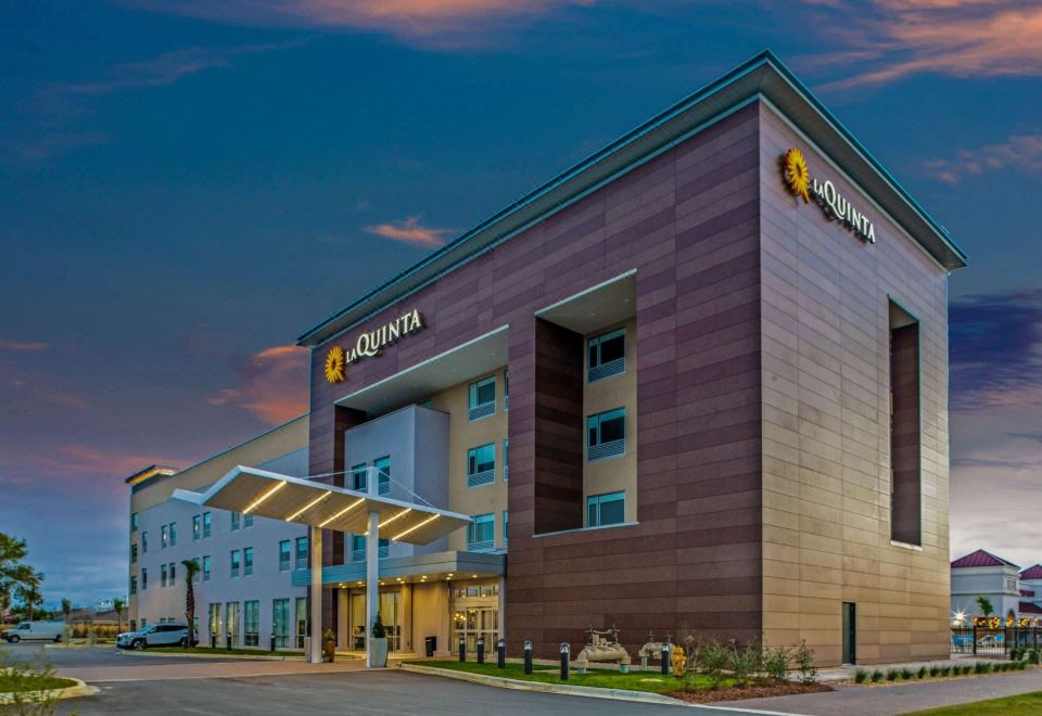 Hotel La Quinta Inn & Suites by Wyndham Miramar Beach-Destin, Exterior, Hotel Exterior