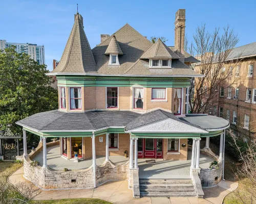 Hassinger Daniels Guest House Отели рядом с достопримечательностью «Университет Алабама в Бирмингеме»