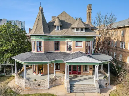 Hassinger Daniels Guest House Отели рядом с достопримечательностью «Университет Алабама в Бирмингем»