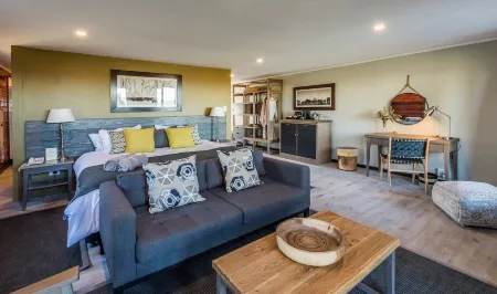 Kariega Game Reserve Ukhozi Lodge Отели в г. Порт-Альфред